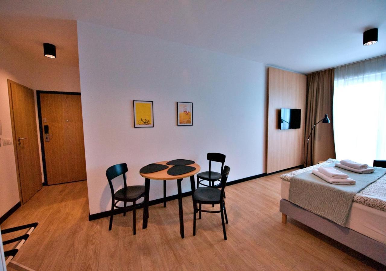 Bk Aparthotel Praga - National Stadium - Comfortable Apartment For 4 People Varsovia Exterior foto